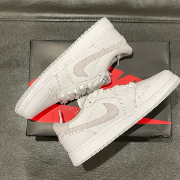 AIR JORDAN 1 LOW (GS) - PARTICLE GREY/WHITE - Picture 5 of 7